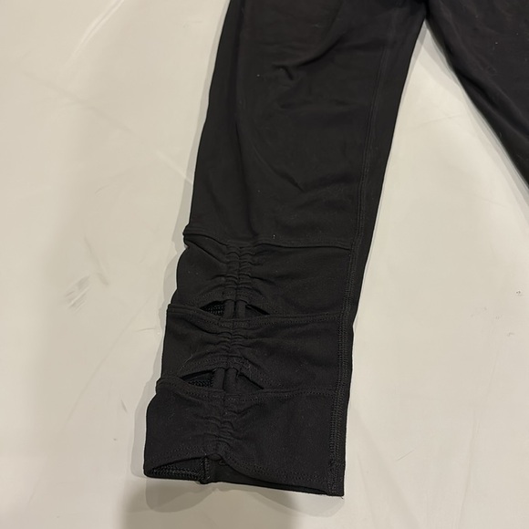 Athleta Girl High Rise Stash Your Treasures Tight Cinch Capri Leggings black M - Picture 3 of 6